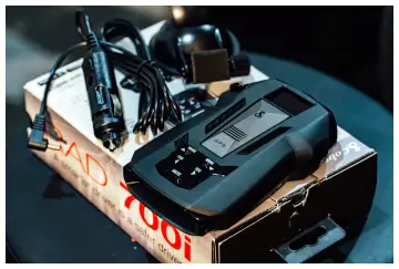 Cobra RAD 700i