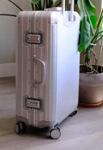 max studio luggage
