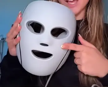 Shark CryoGlow LED Face Mask