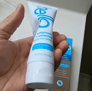 Hello Antiplaque & Whitening Toothpaste  