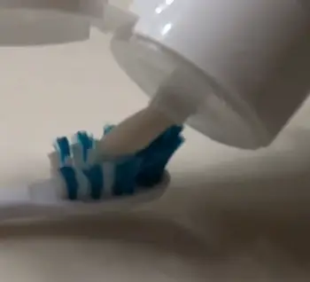 Hello Antiplaque & Whitening Toothpaste  