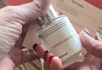 Dossier Ambery Saffron  