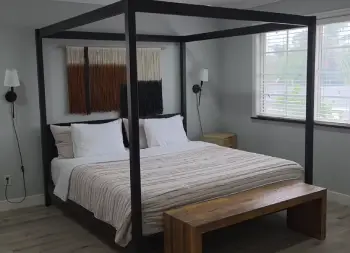 Isla Canopy Bedframe