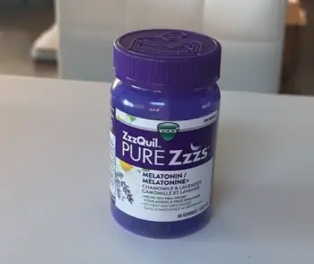 ZzzQuil Melatonin Gummies 