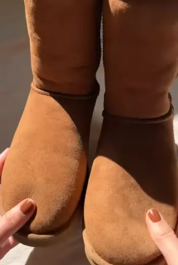  UGG